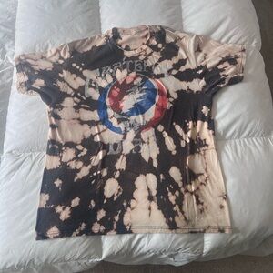 Grateful Dead Bleach-Dye

Tie-Dye T-Shirt in Black and Cream